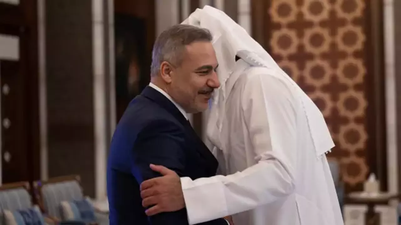 Bakan Fidan, Katar Emiri Al Thani ile bir araya geldi