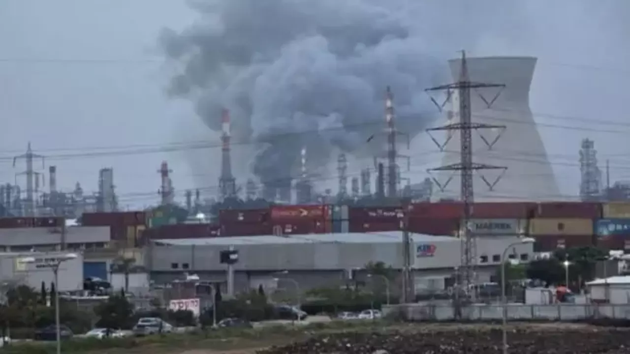 İran, İsrail’deki Hayfa Petrol Rafinerisi’ni vurdu