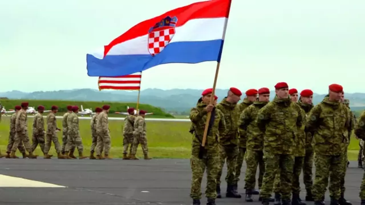 Savaş Avrupa ülkesini vurdu! Petrol satışı kısıtlandı! Askerler görevlendirildi